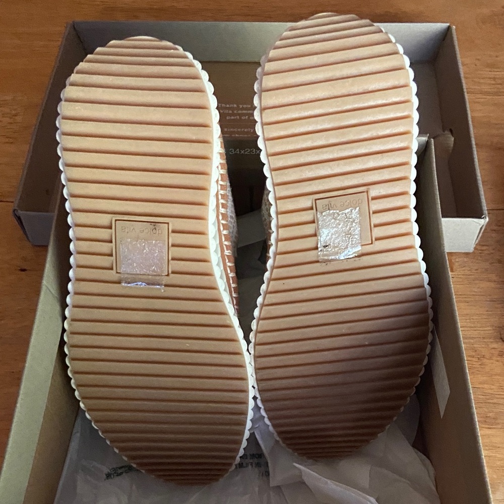 Dolce Vita Cream and Tan Sneakers Size 6 - Picture 2 of 4